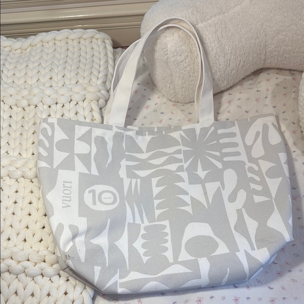 Vuori White and Gray Patterned Tote